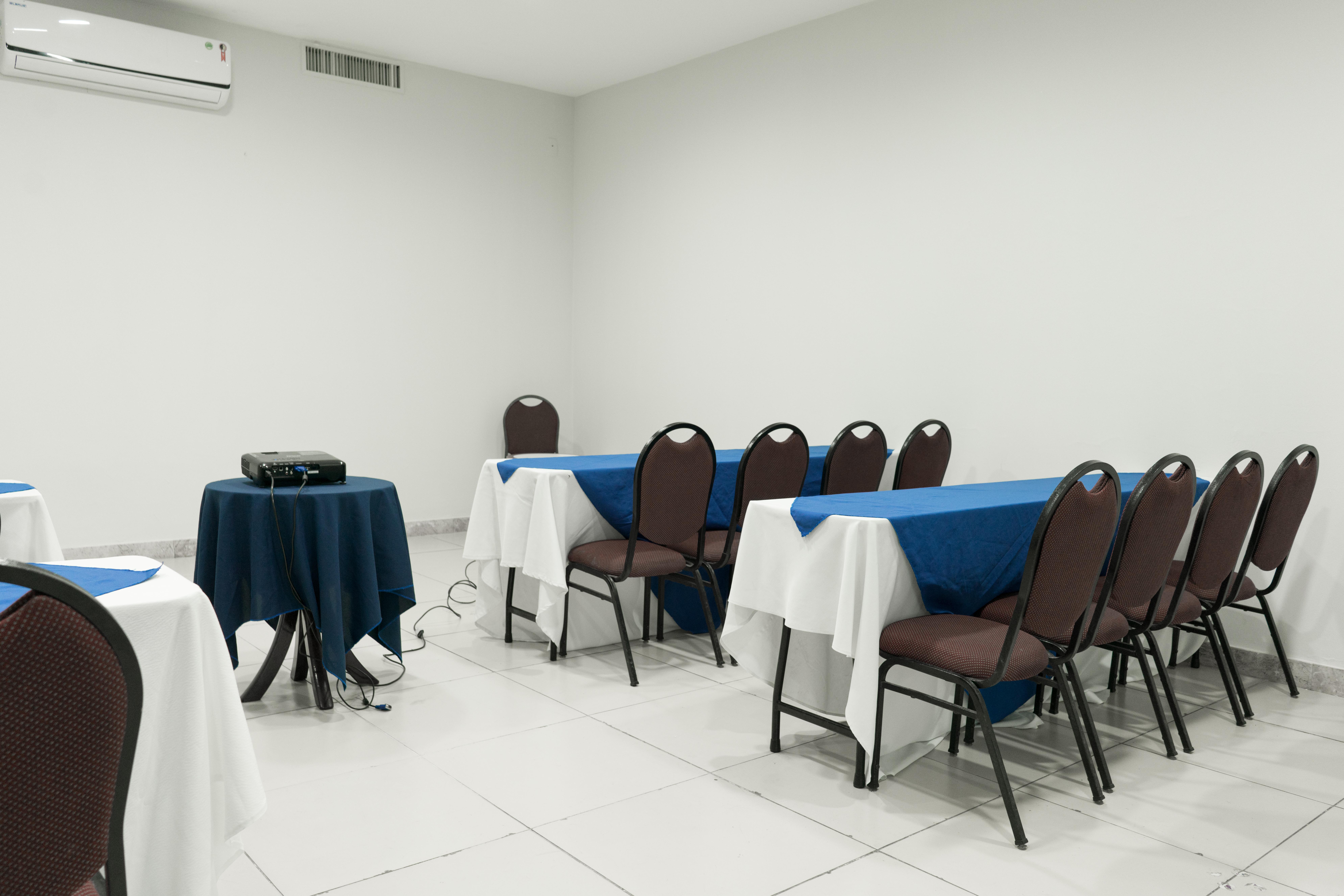 Blue Tree Towers Sao Luis Hotel Buitenkant foto A meeting room at the university